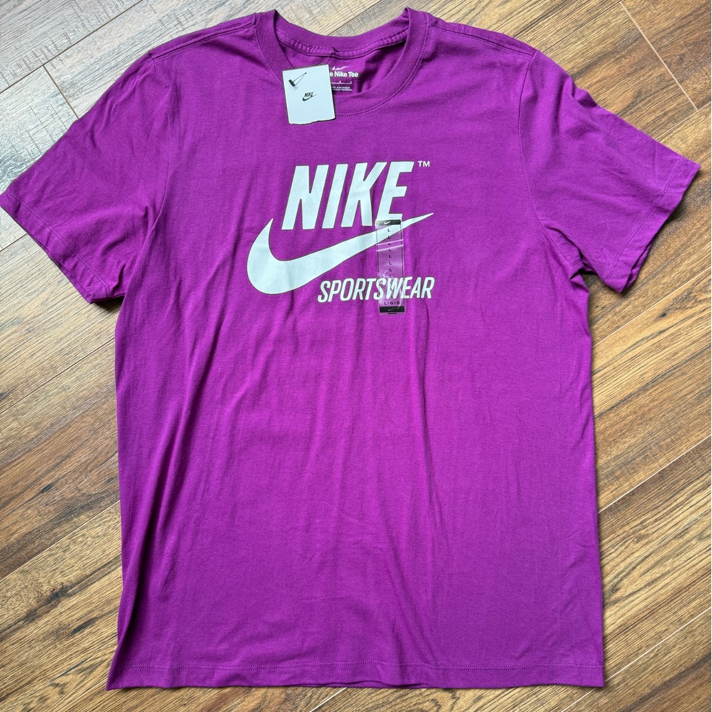 Nike T Shirt. Size L. New with tags!